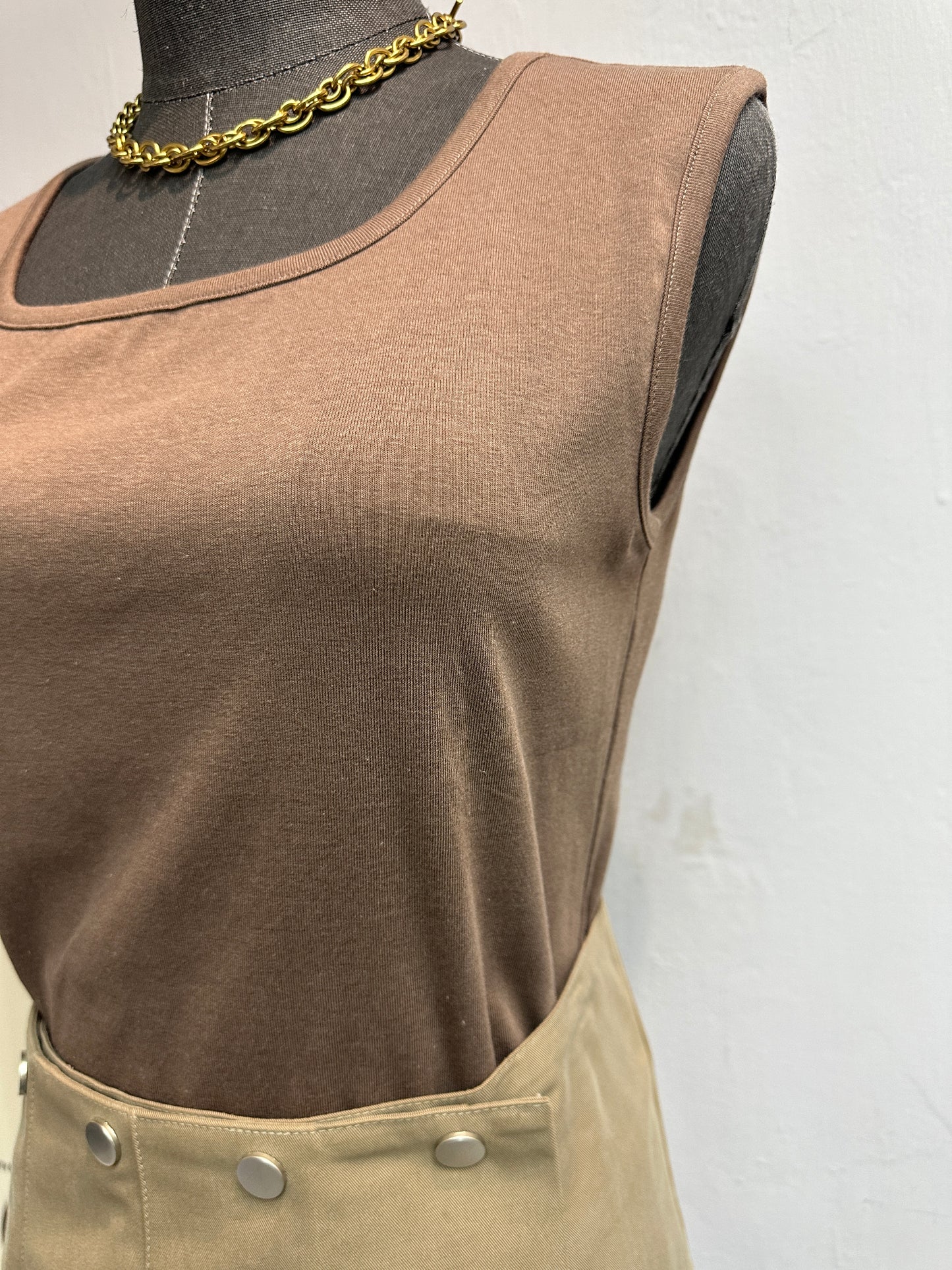 U neck vest