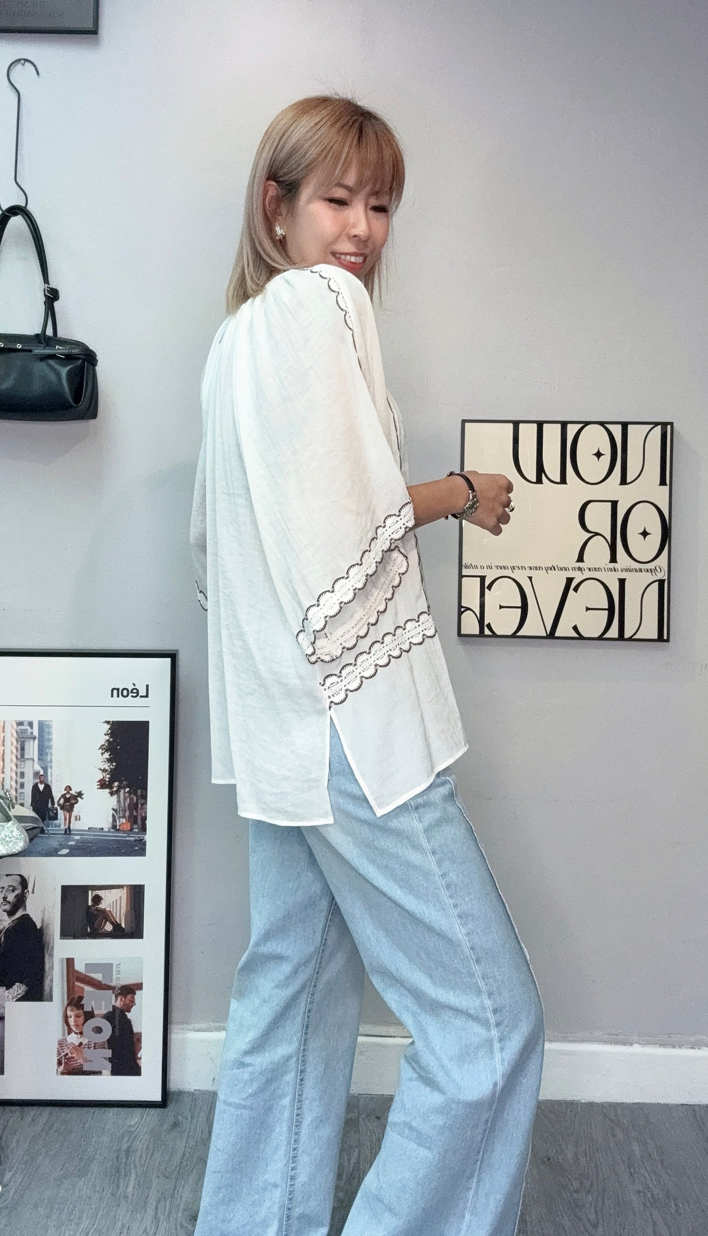 (-30%)Embroidery sleeve cuff blouse #00680