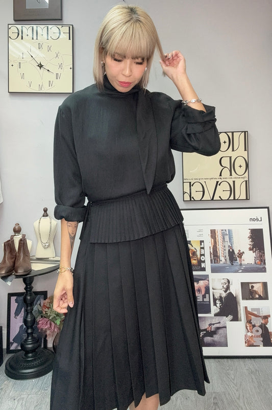 Stand tie collar blouse