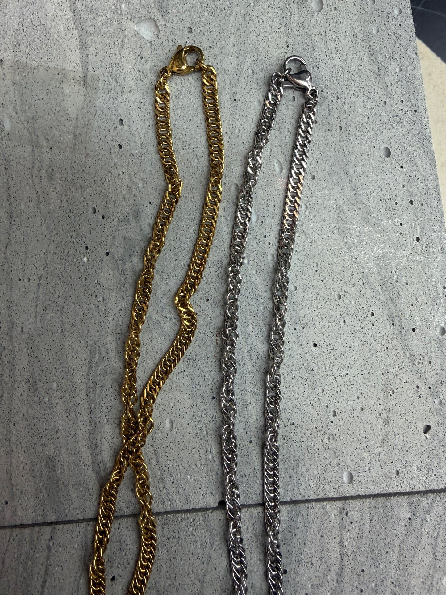 Diamond cutout pattern necklace