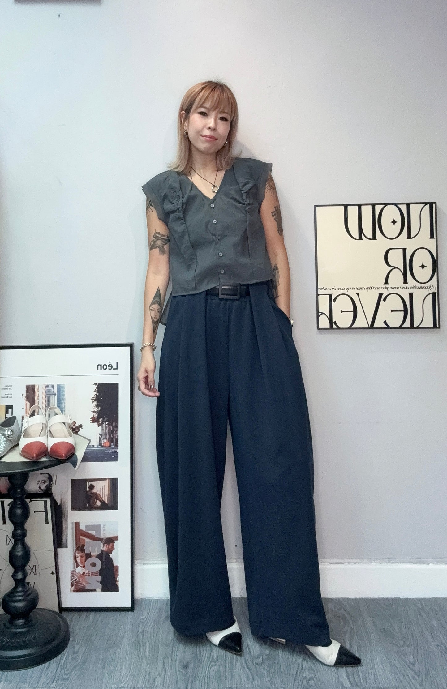 Front pleated sleeveless shirt #00681