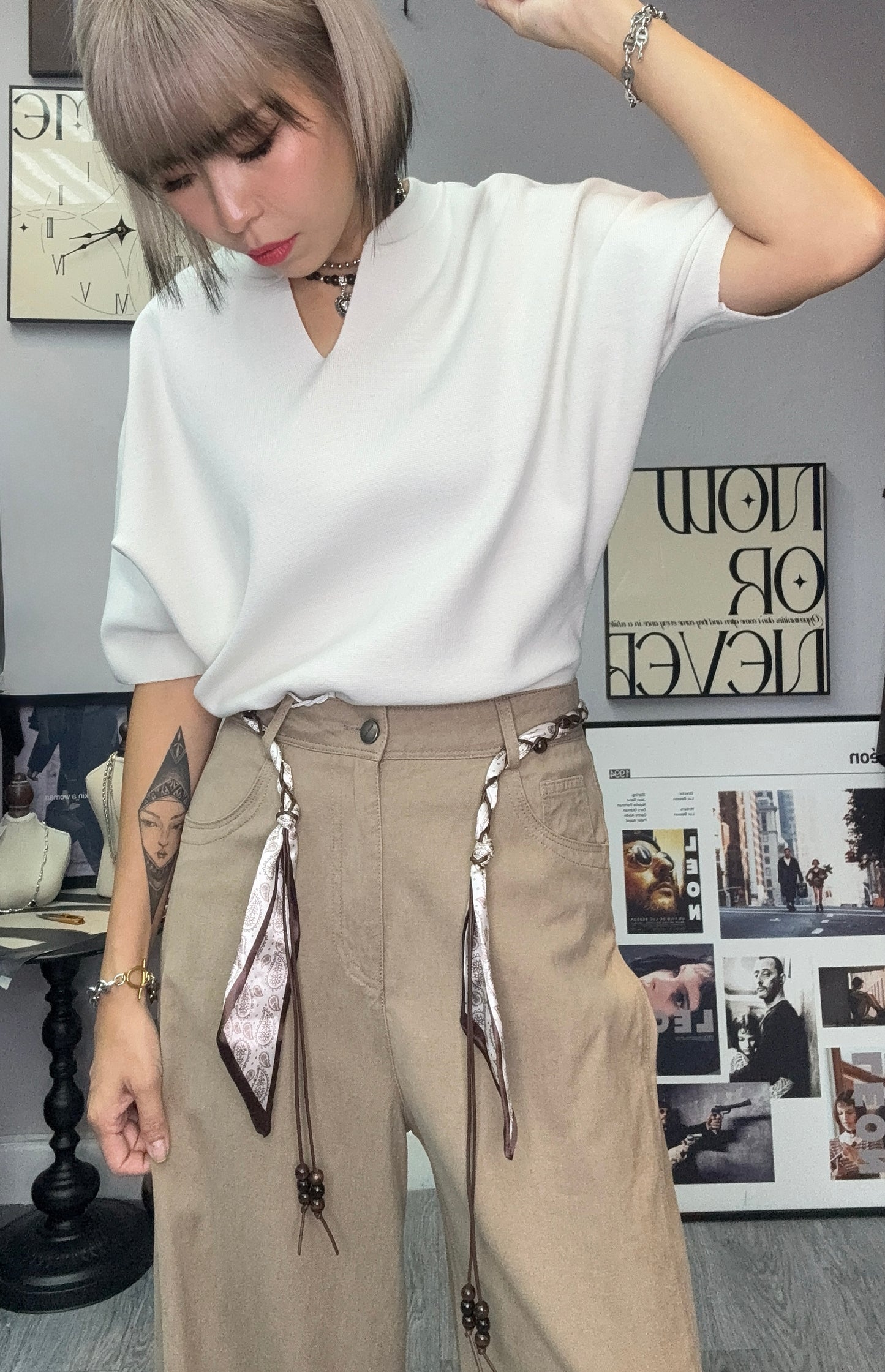 Plain middle sleeve knit top