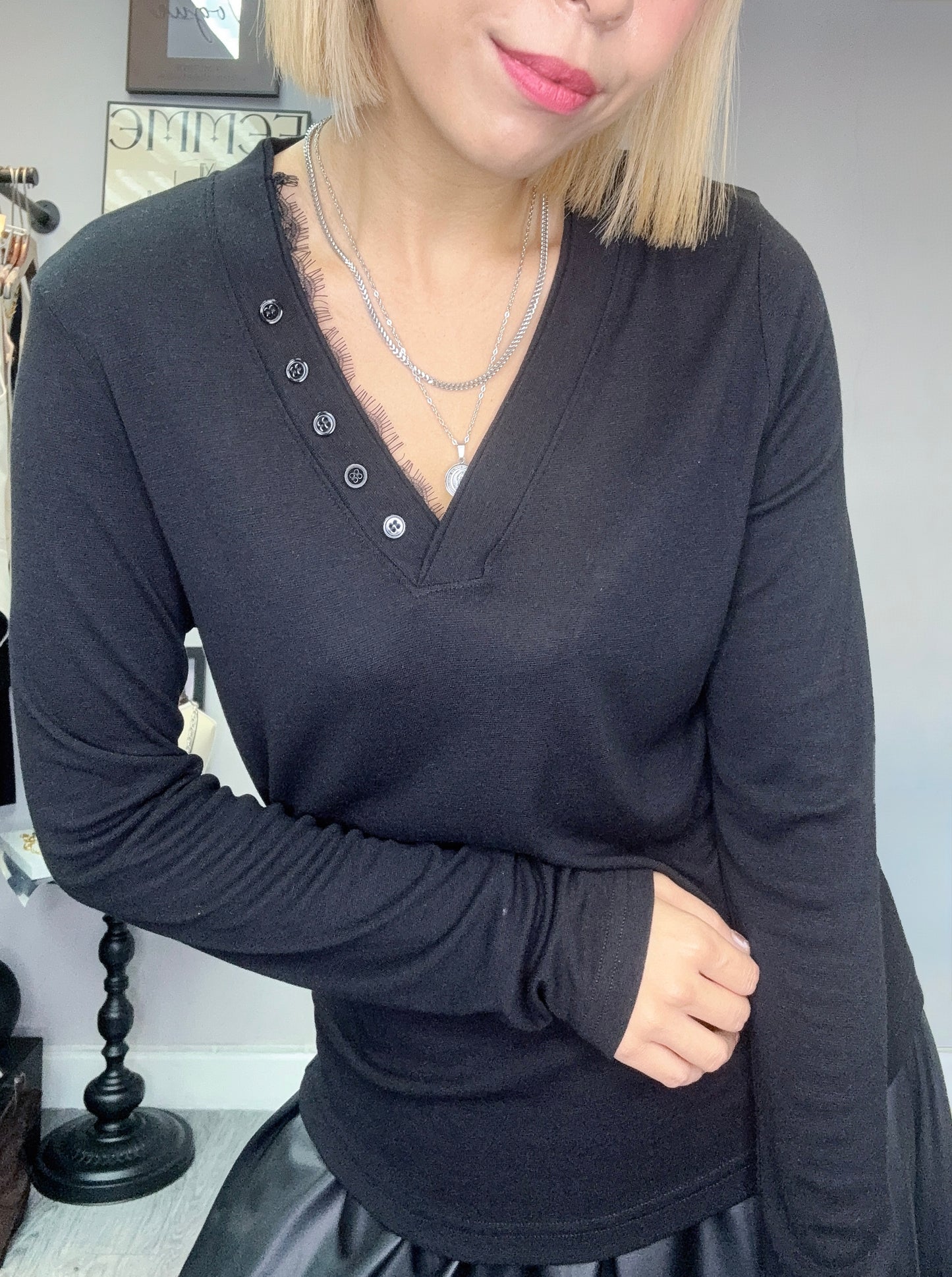 (Must have)Lace v neck long sleeves top