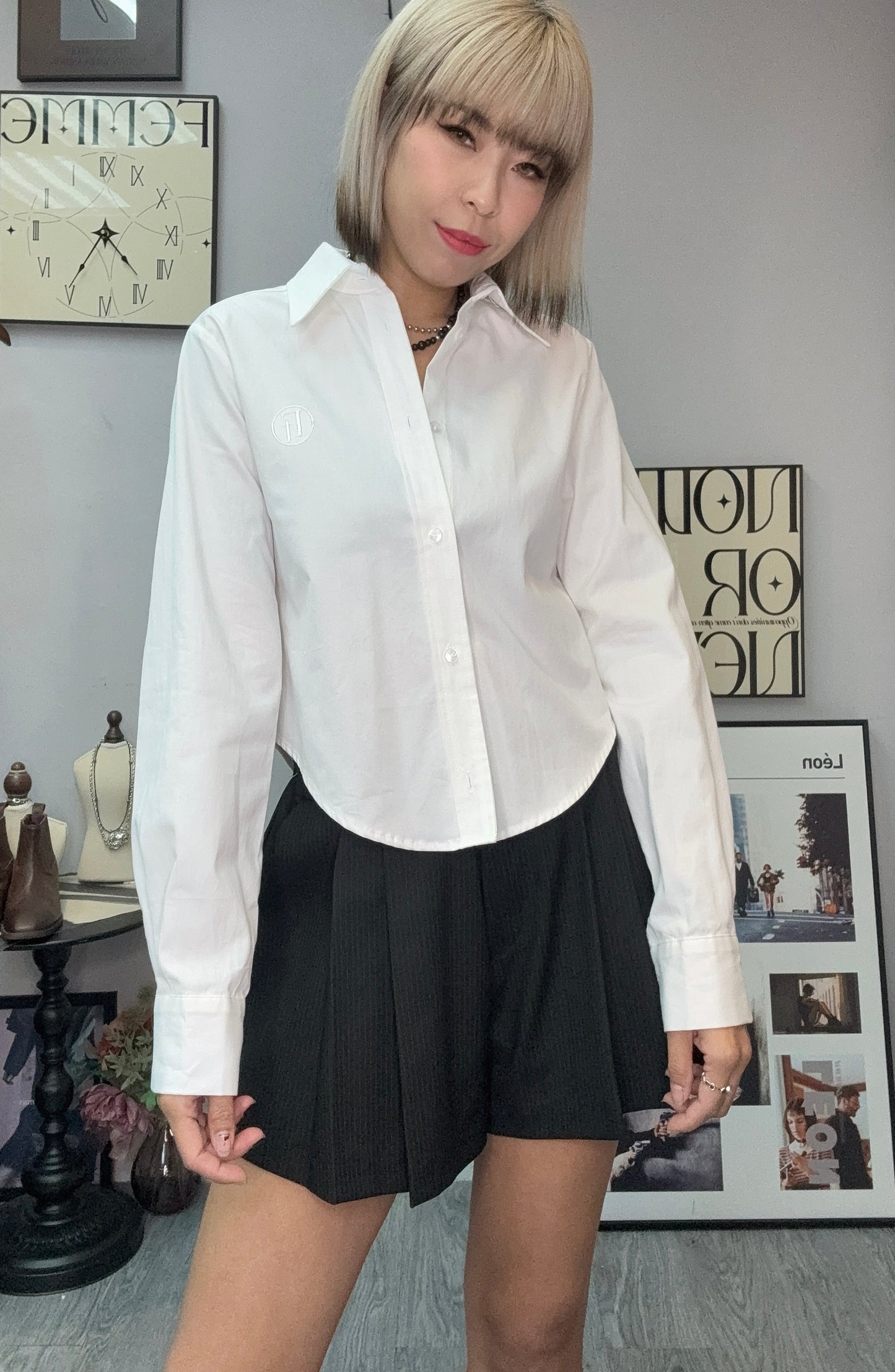 Embroidered letter fit cutting short shirt