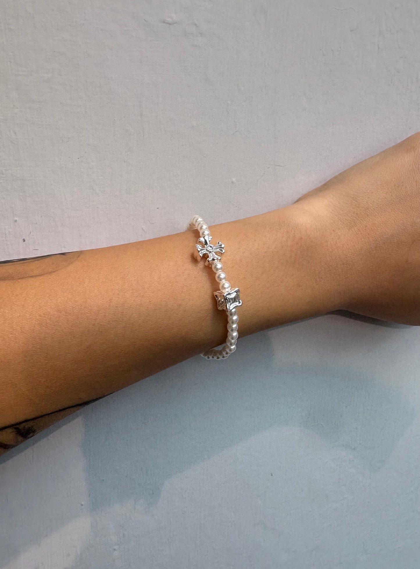 Mini pearl cross elastic bracelet
