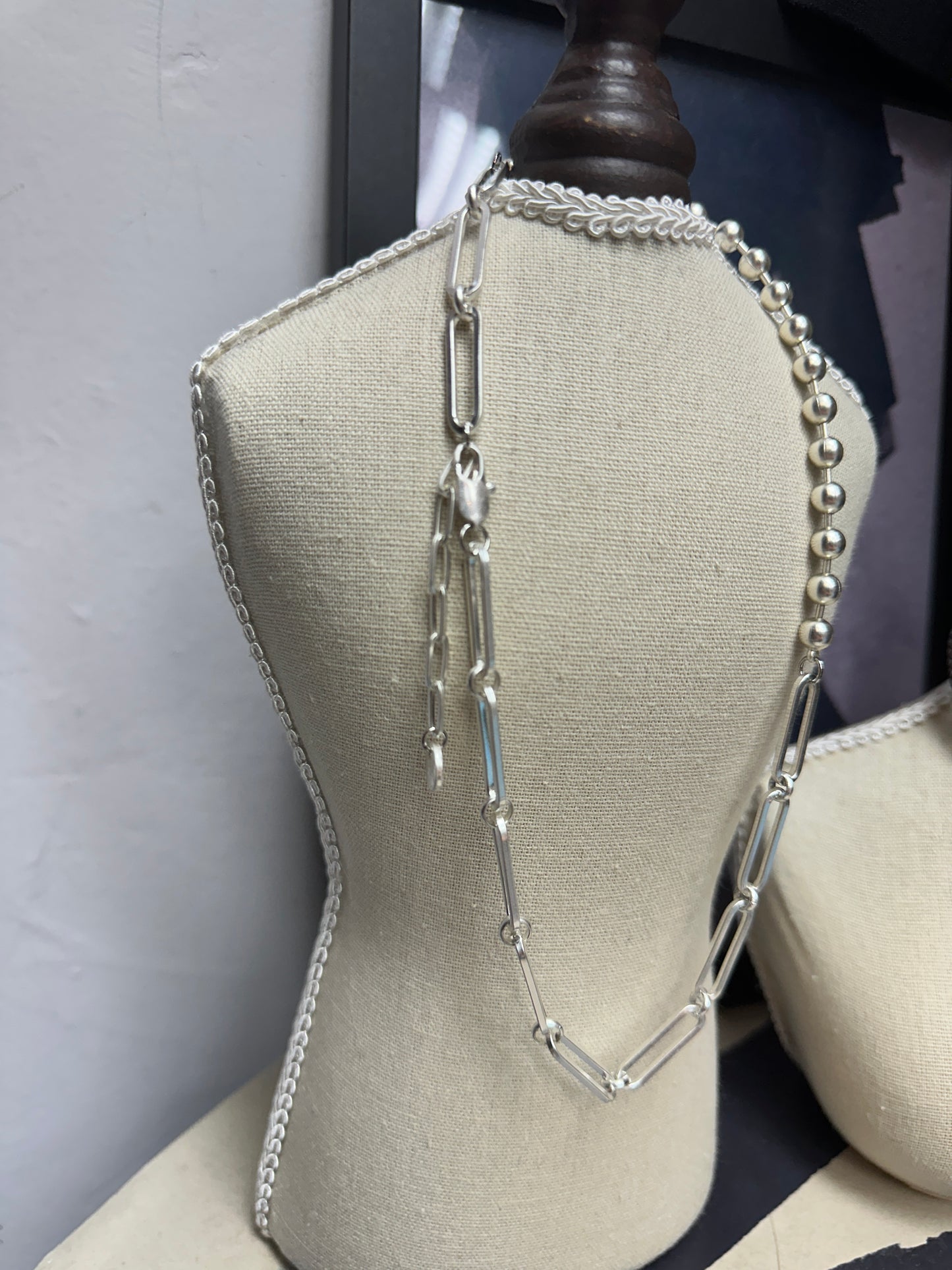 Ring buckle X bean necklace