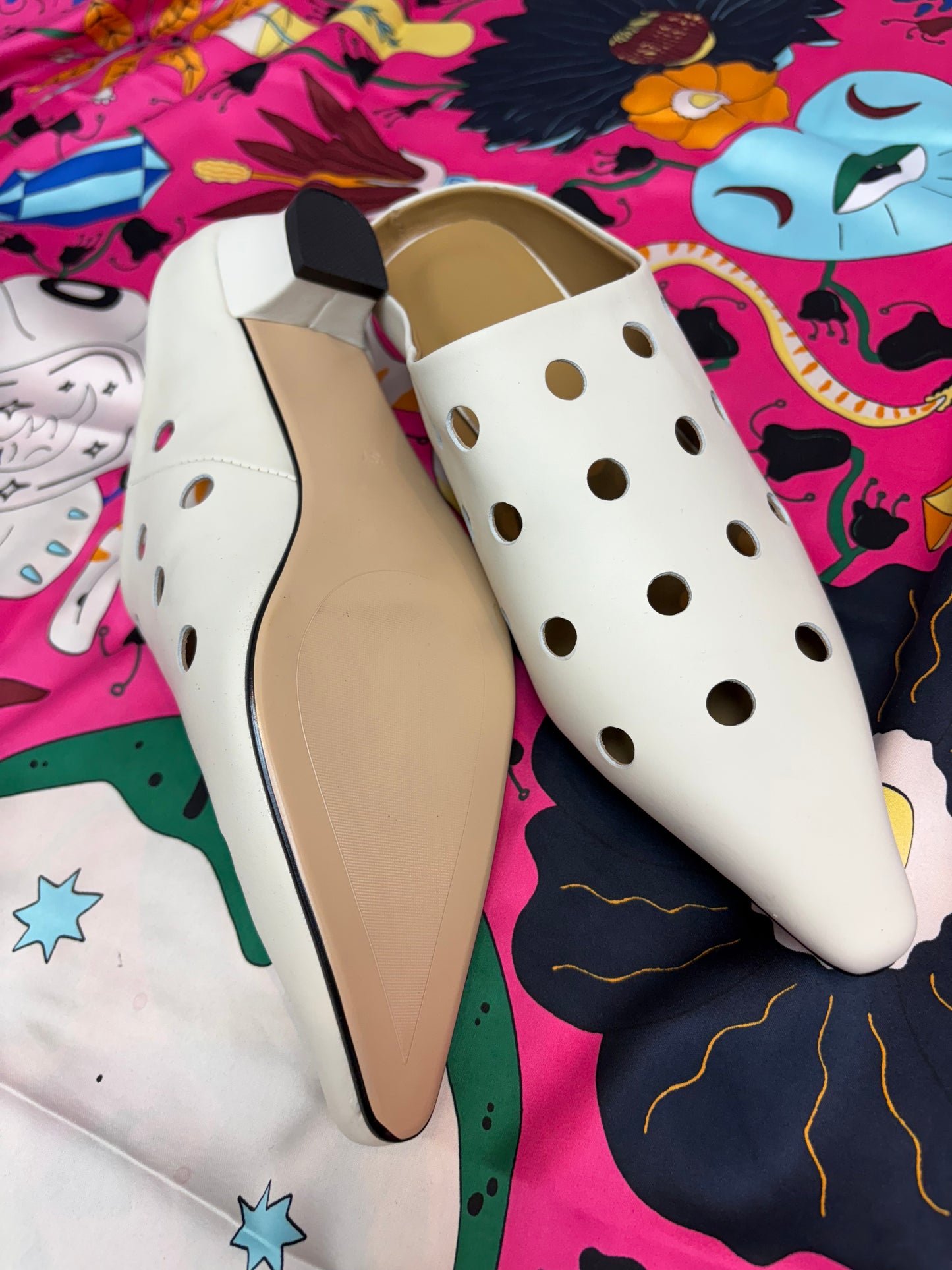 Pointed backless shoes (Lambskin)