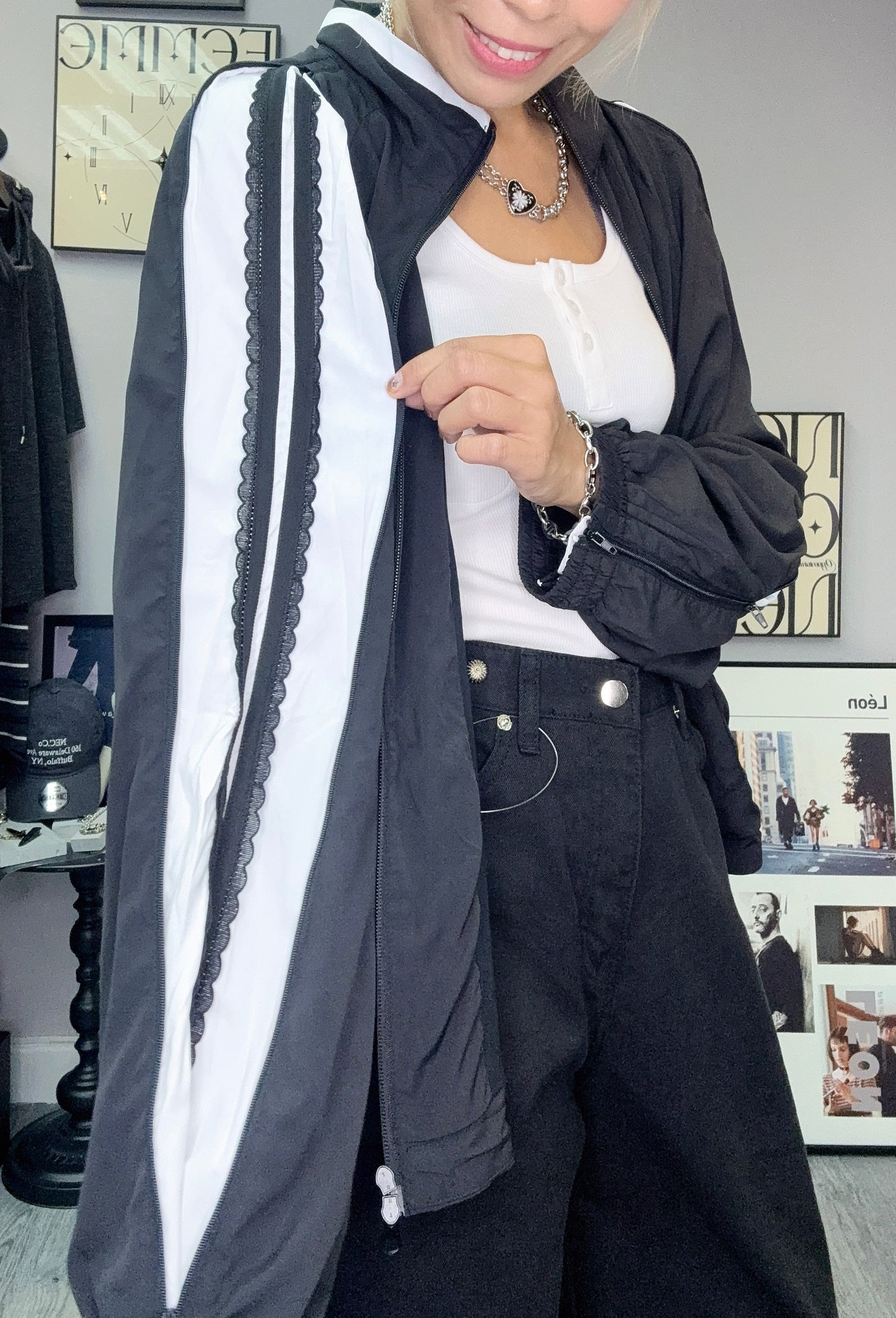 Zip sleeves windbreaker