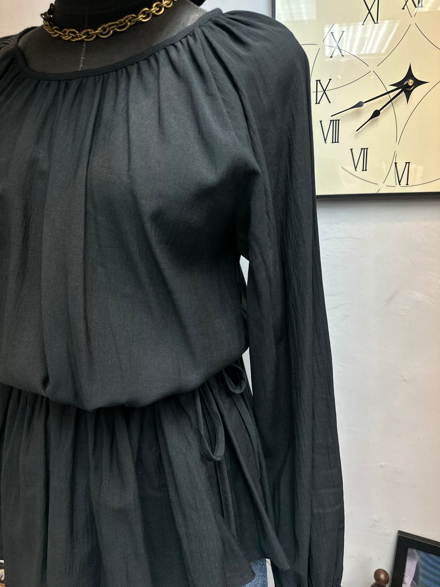 (-30% off)Ruff hem plain top