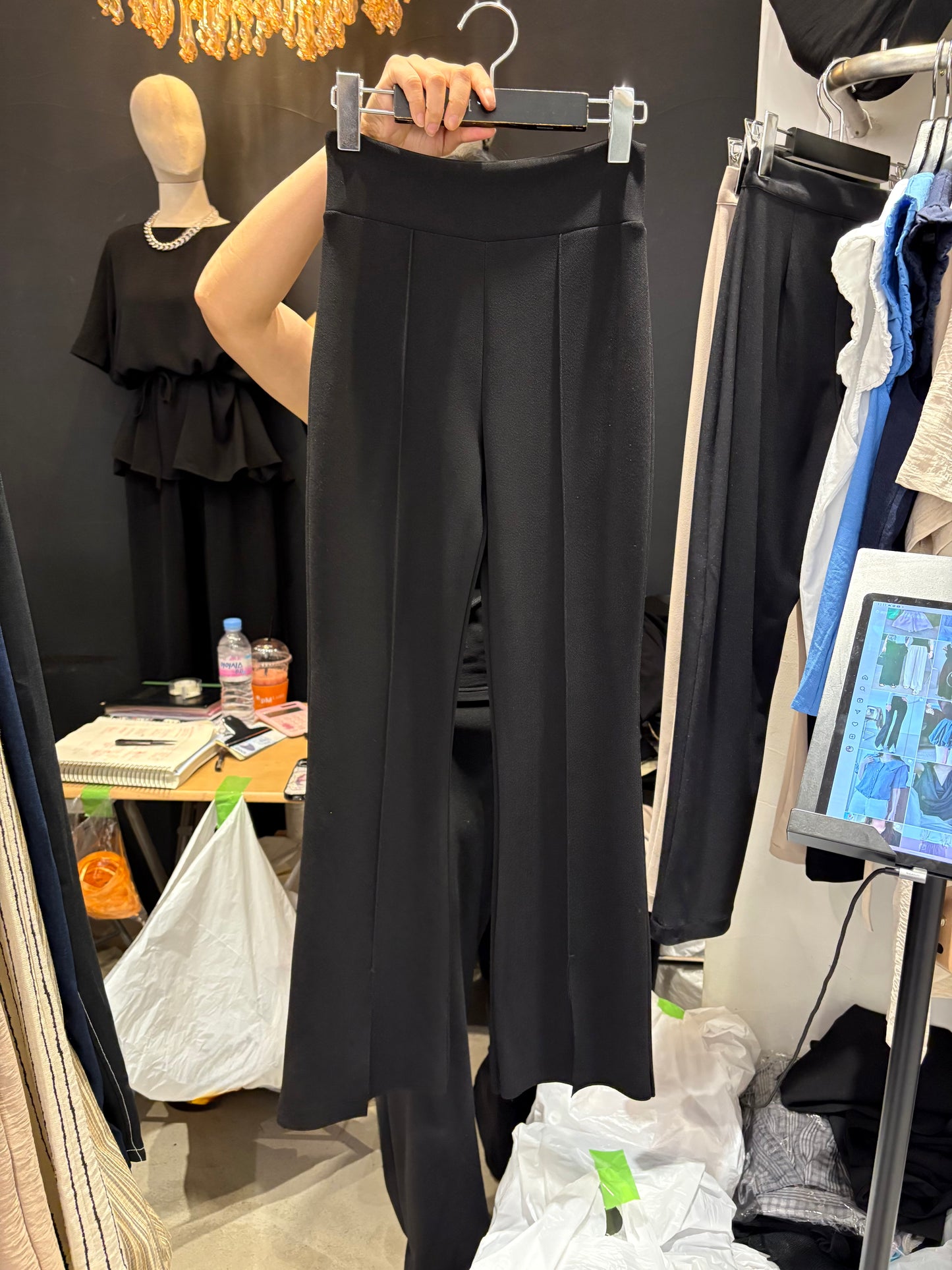 Slim pants