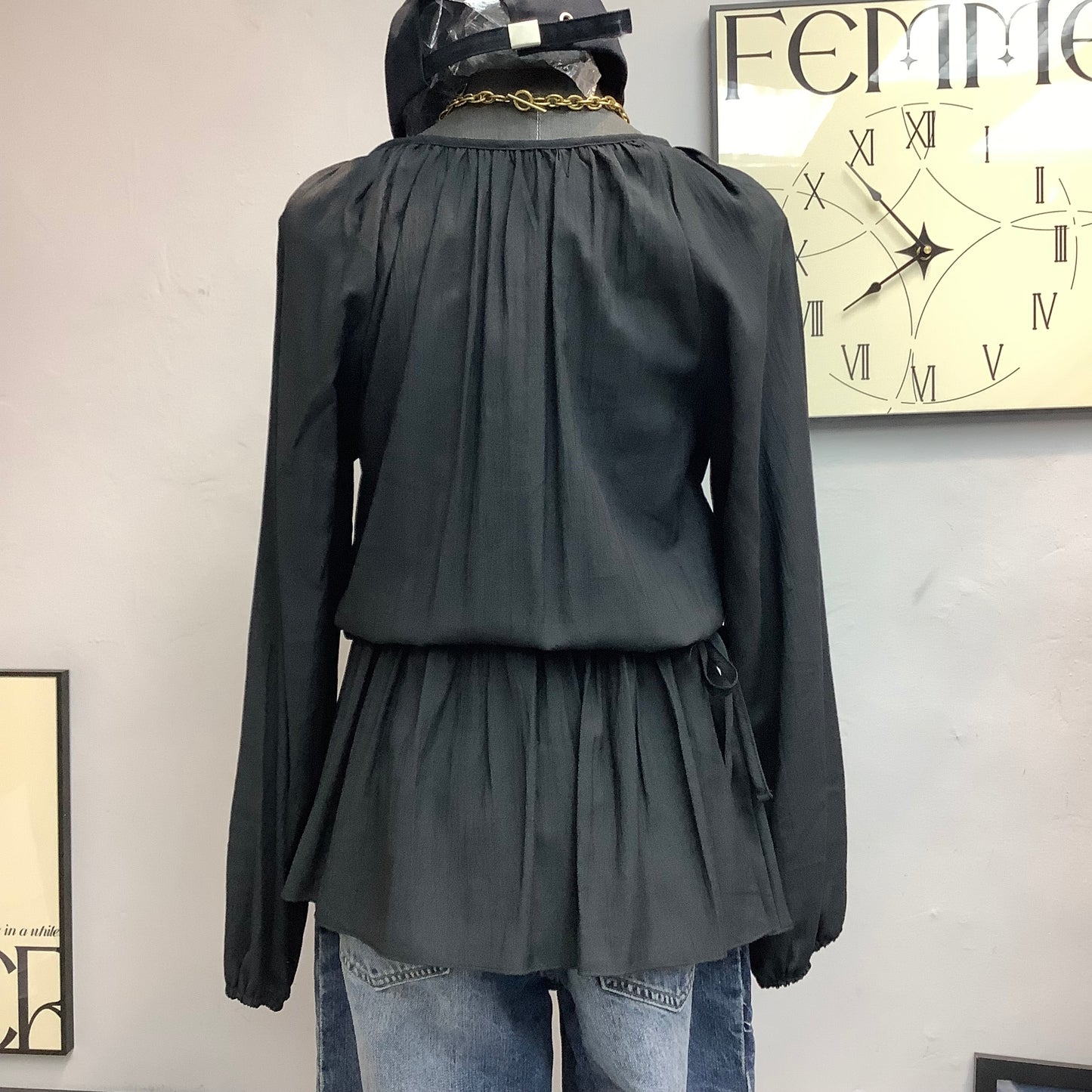 (-30% off)Ruff hem plain top