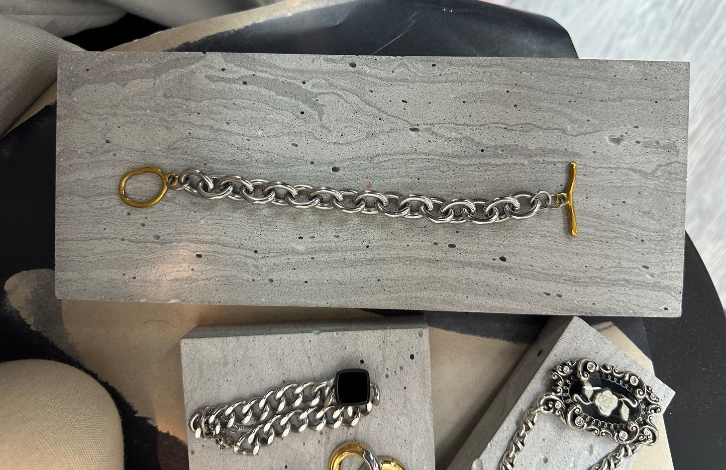 Round bracelet (design by Japan)