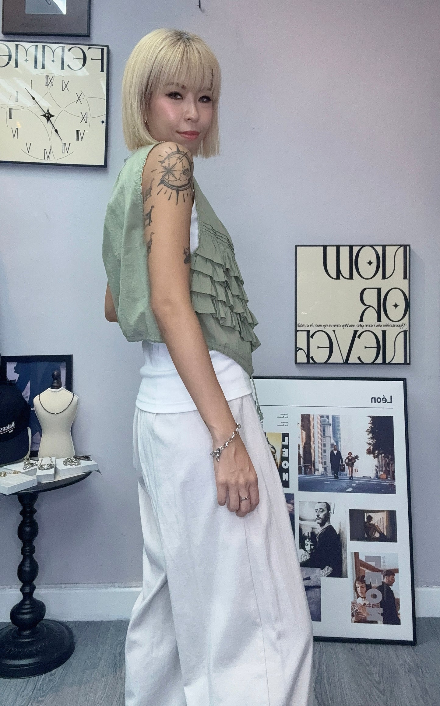 Front ruffle vest shirt