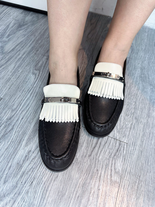 Tassel loafer