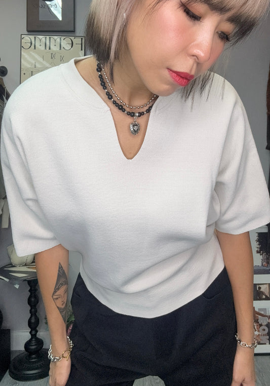 Plain middle sleeve knit top