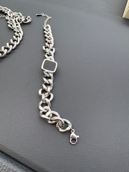 Square bracelets (design by Japan)