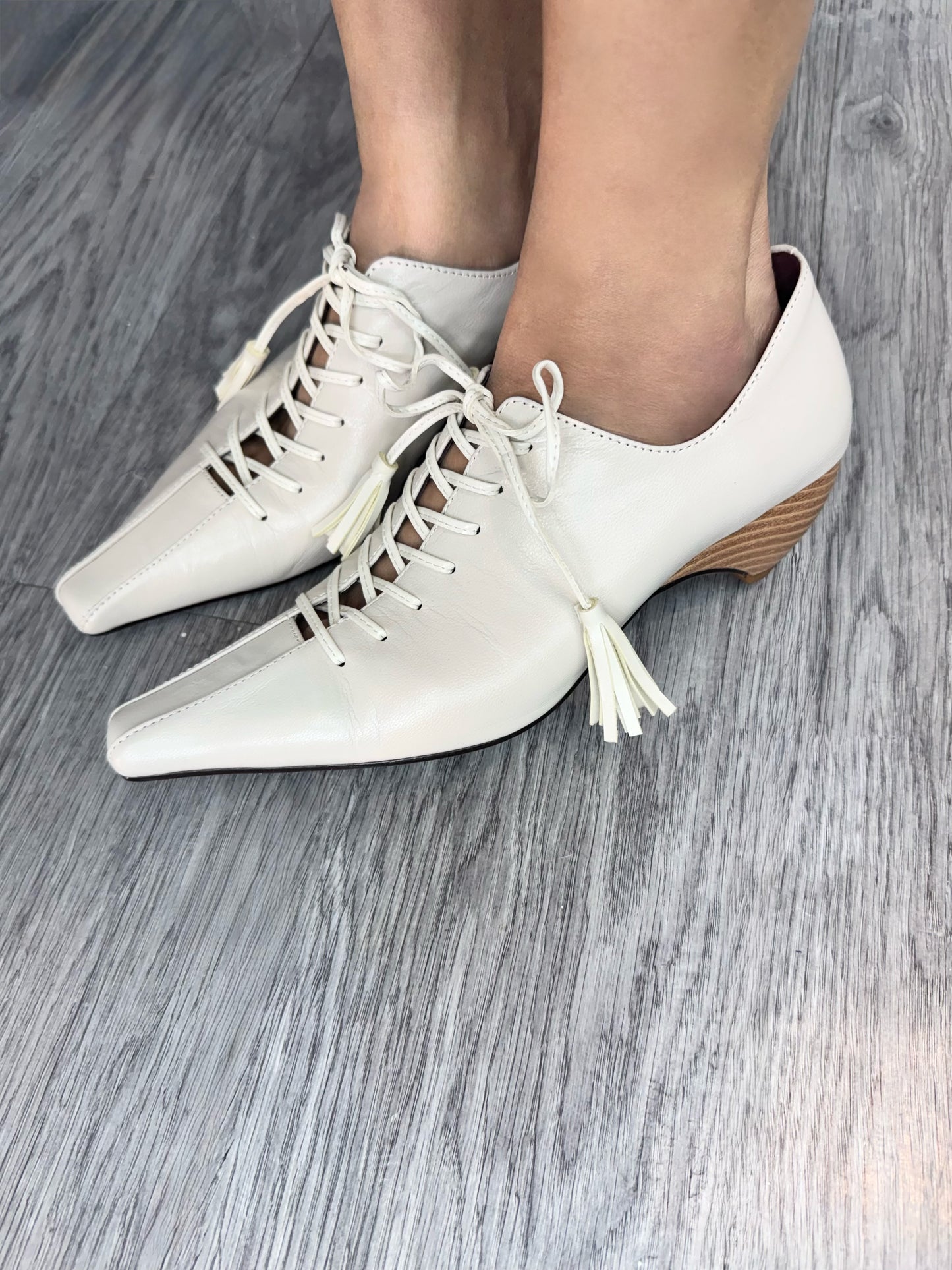 End point tie shoes