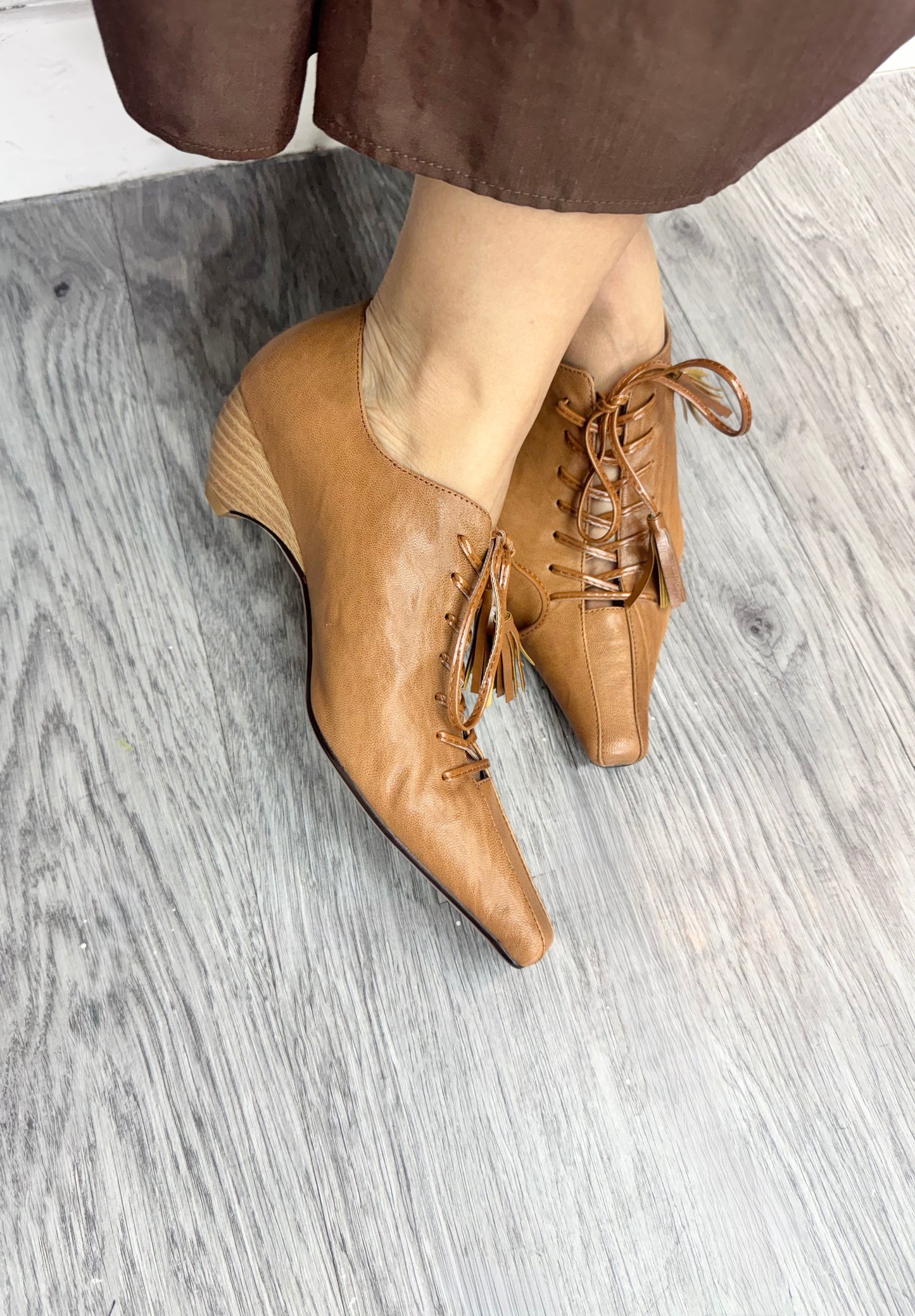 End point tie shoes