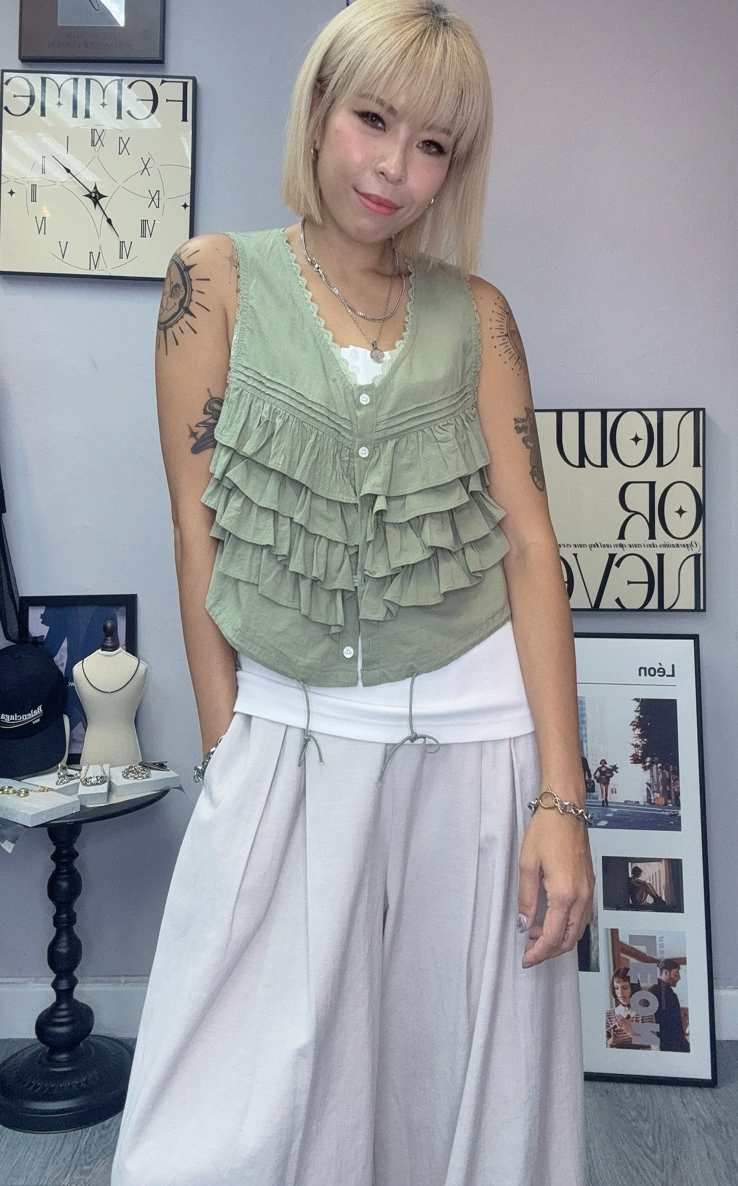 Front ruffle vest shirt