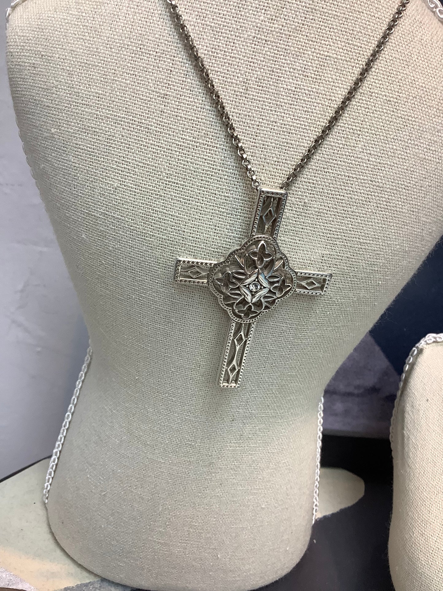 Crucify necklace