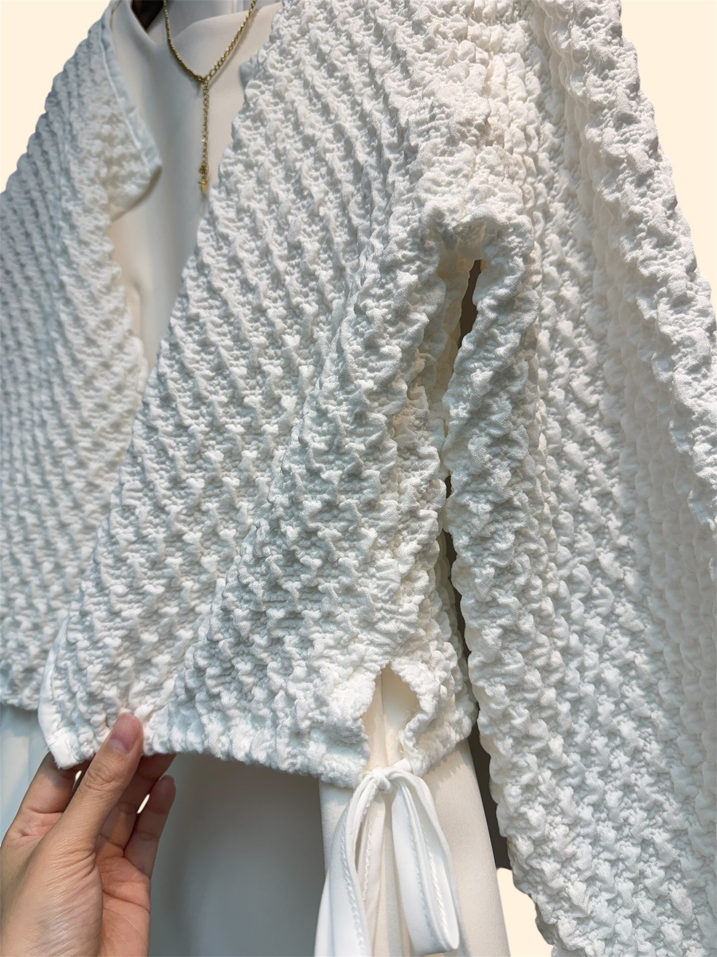 Subtle pattern short cardigan #00339