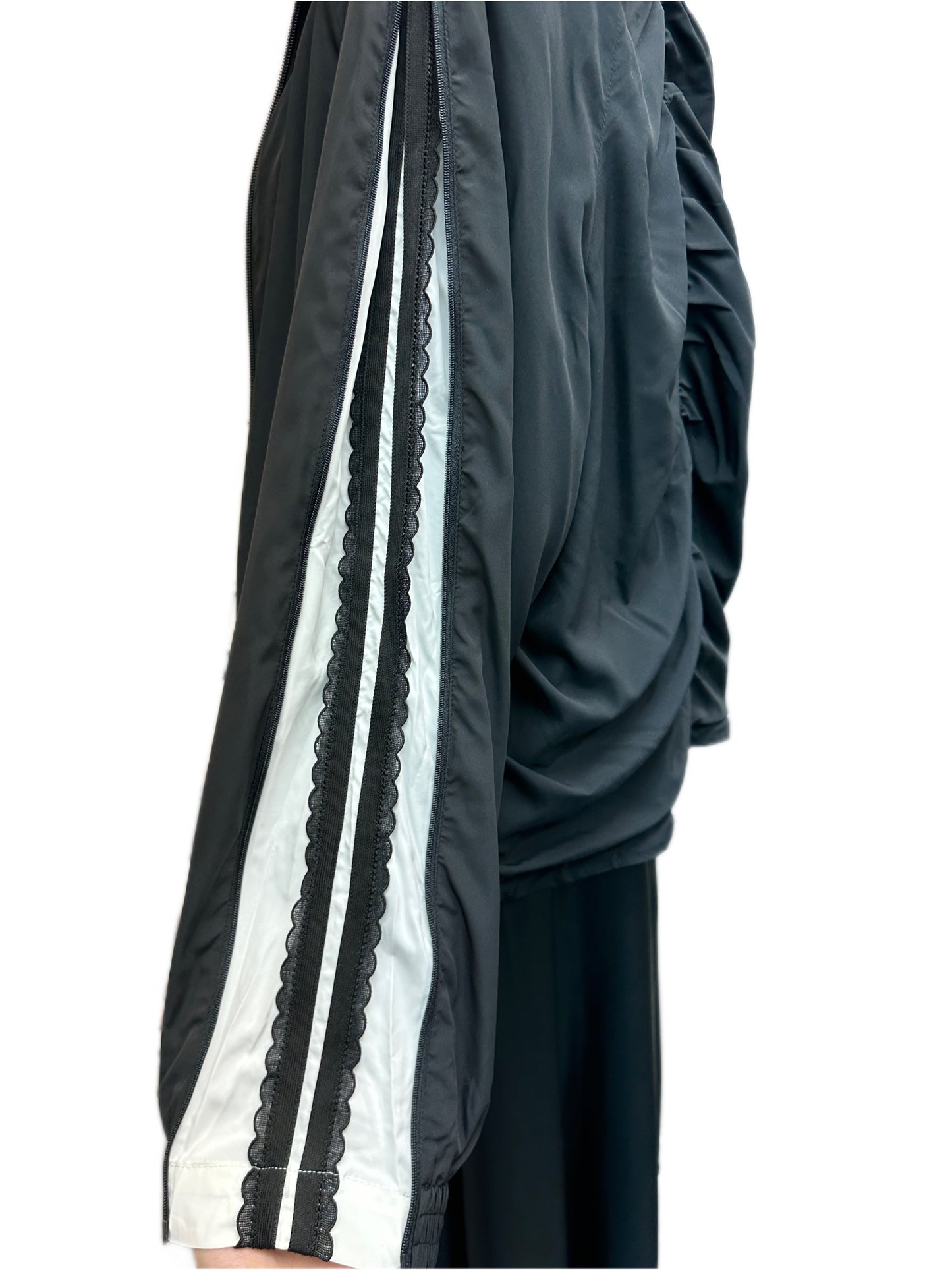 Zip sleeves windbreaker