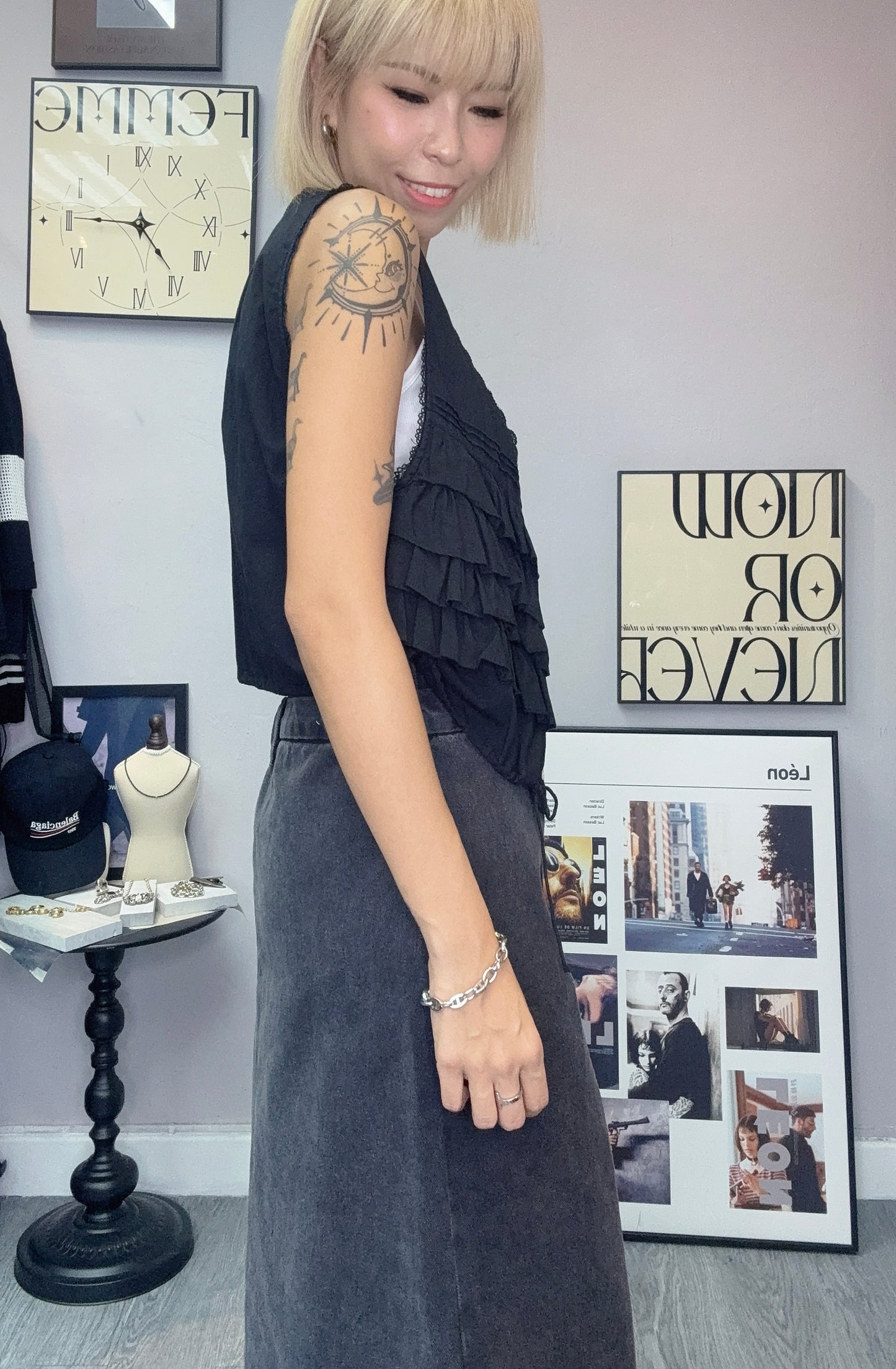 Front ruffle vest shirt