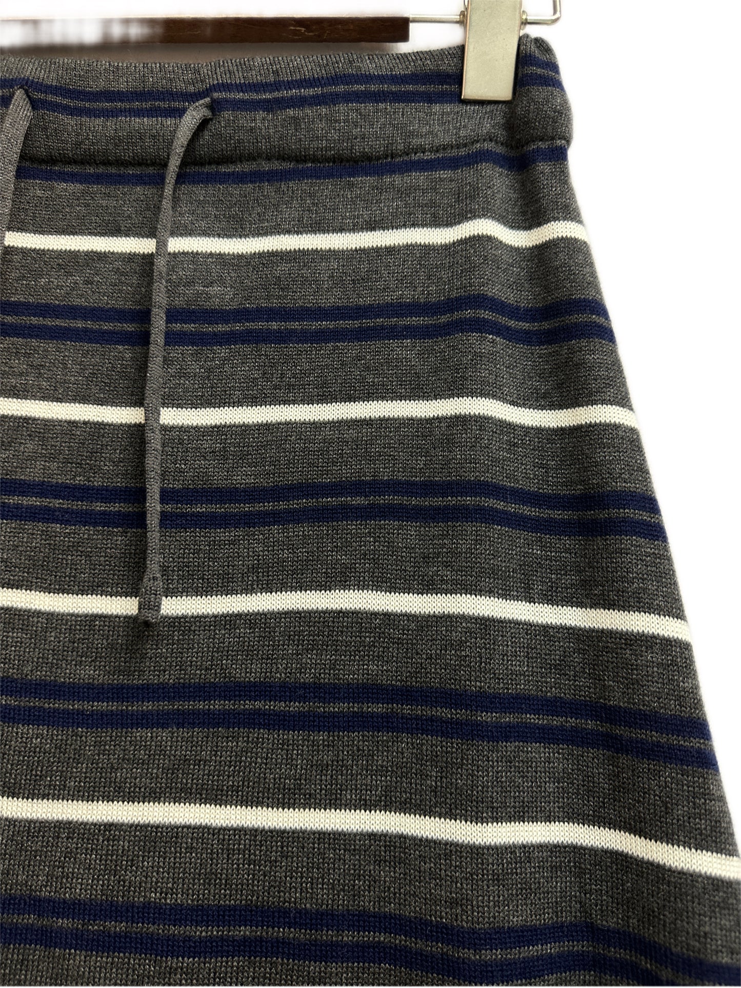 (-30% off)Cross grain knit skirt
