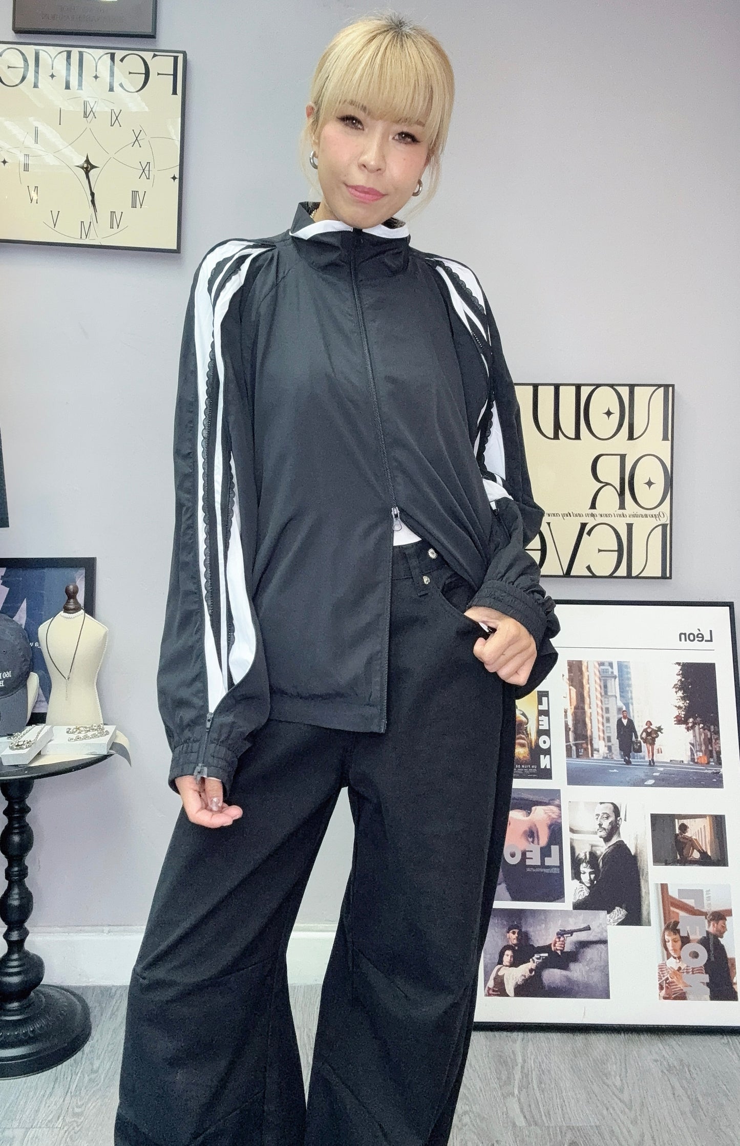 Zip sleeves windbreaker