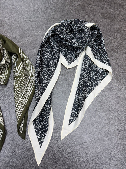 Silky pattern triangle scarf