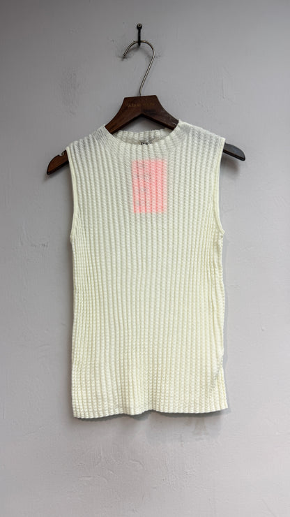(-30%)embossed tank