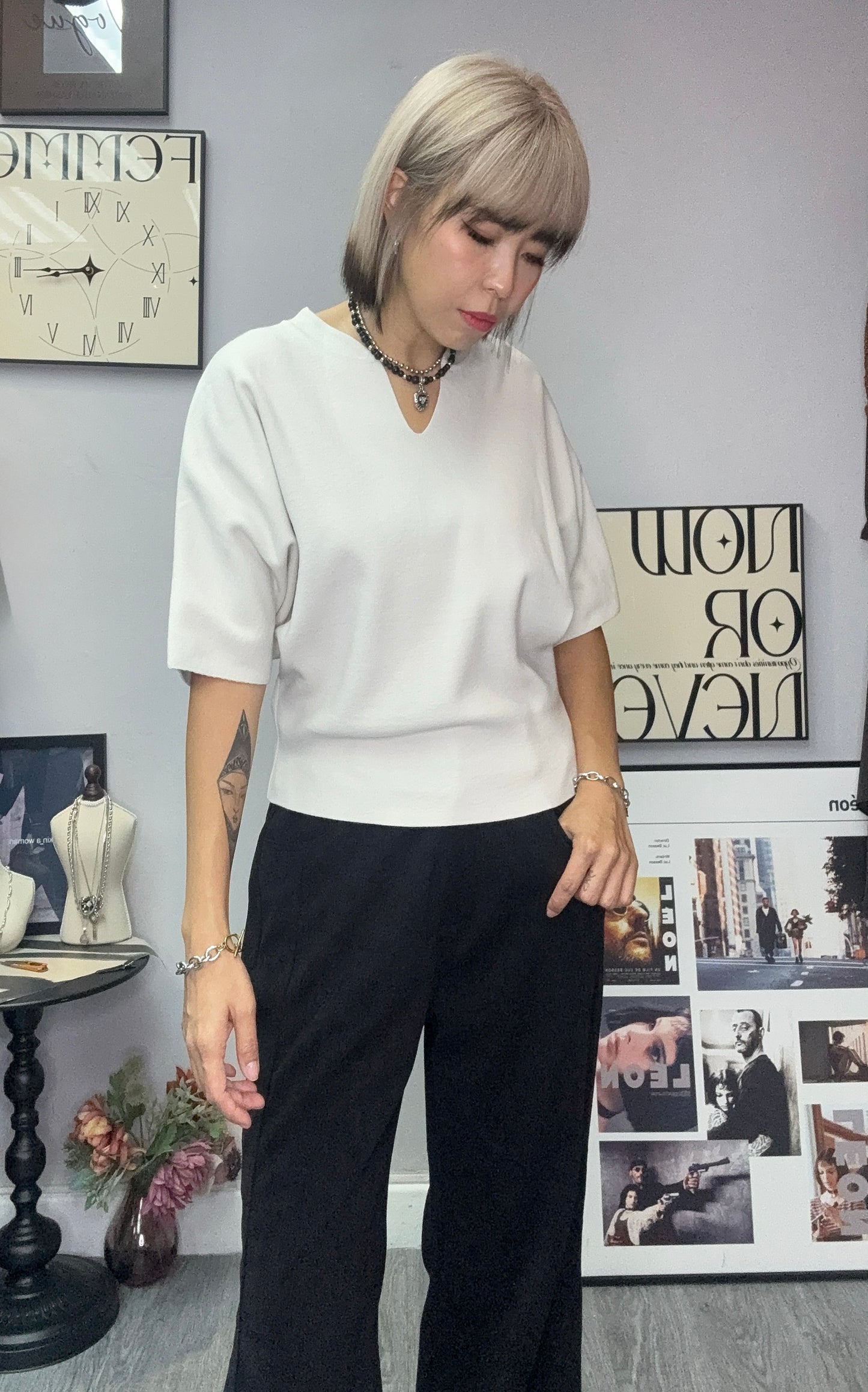 Plain middle sleeve knit top