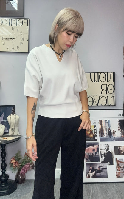 Plain middle sleeve knit top