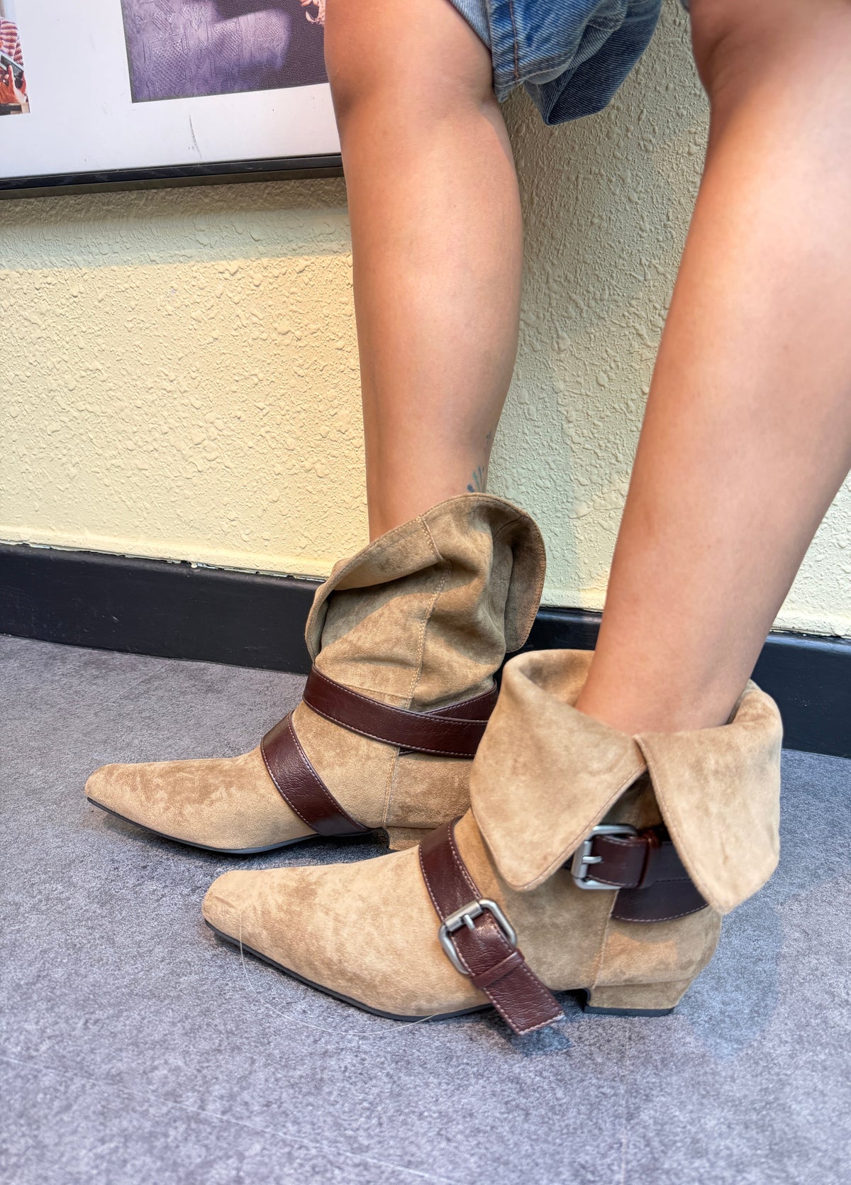 End point suede ankle boot