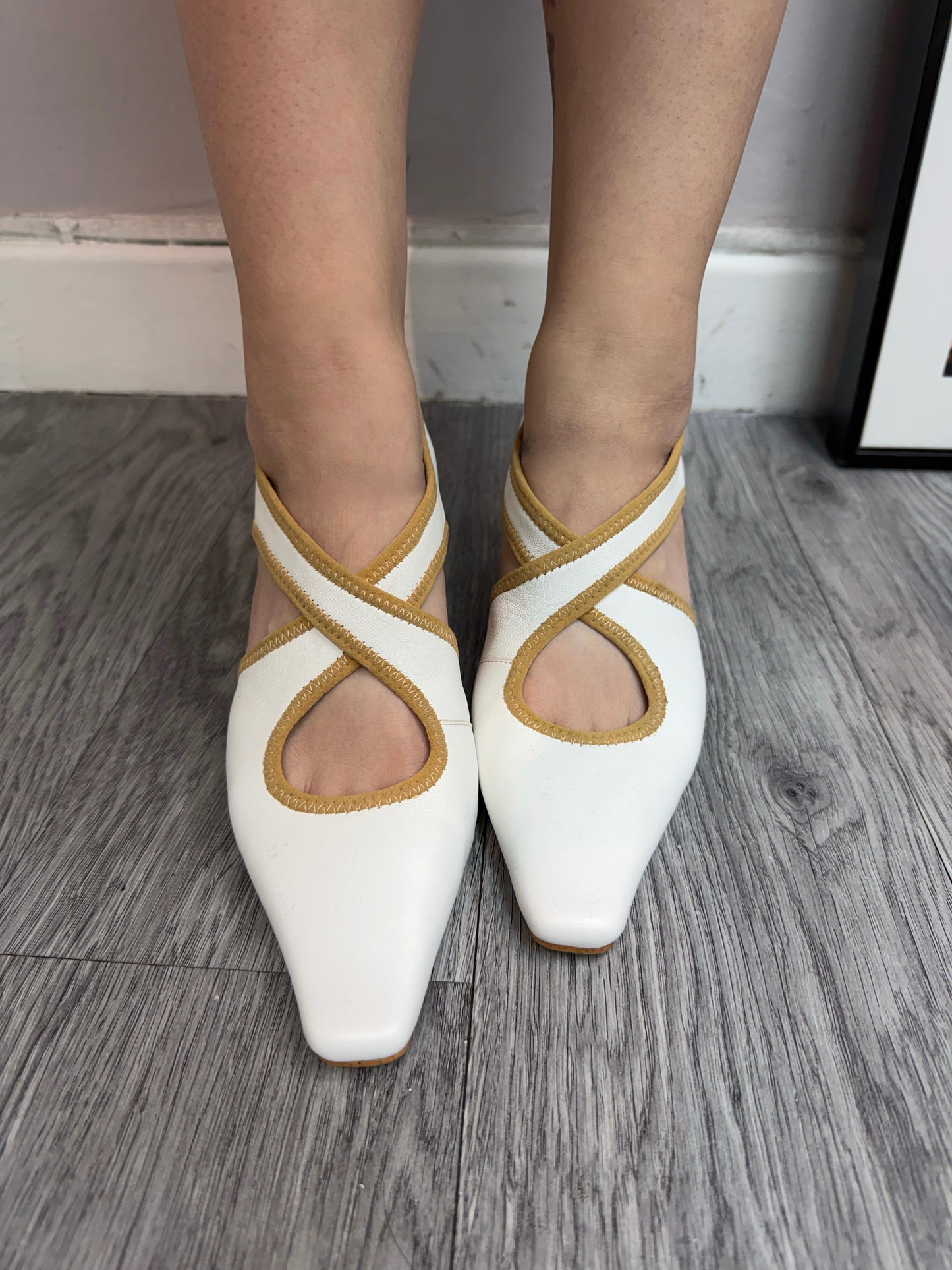 (-40%)cross heels