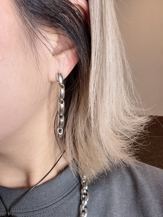 Clasp earrings