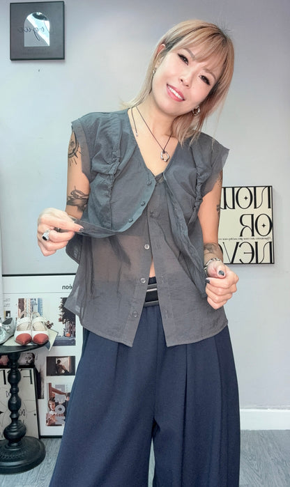 Front pleated sleeveless shirt #00681