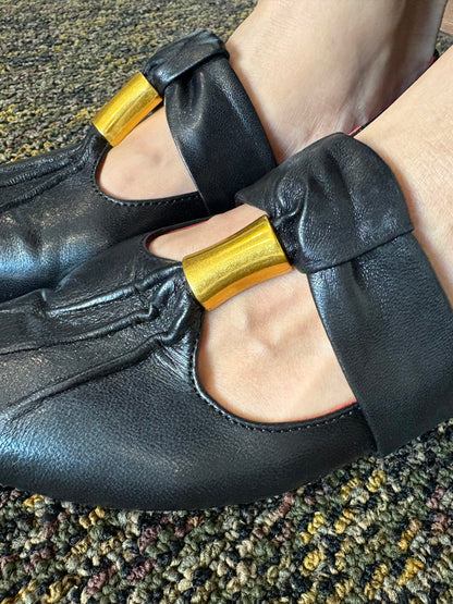 Lambskin gold bukle pointed shoes