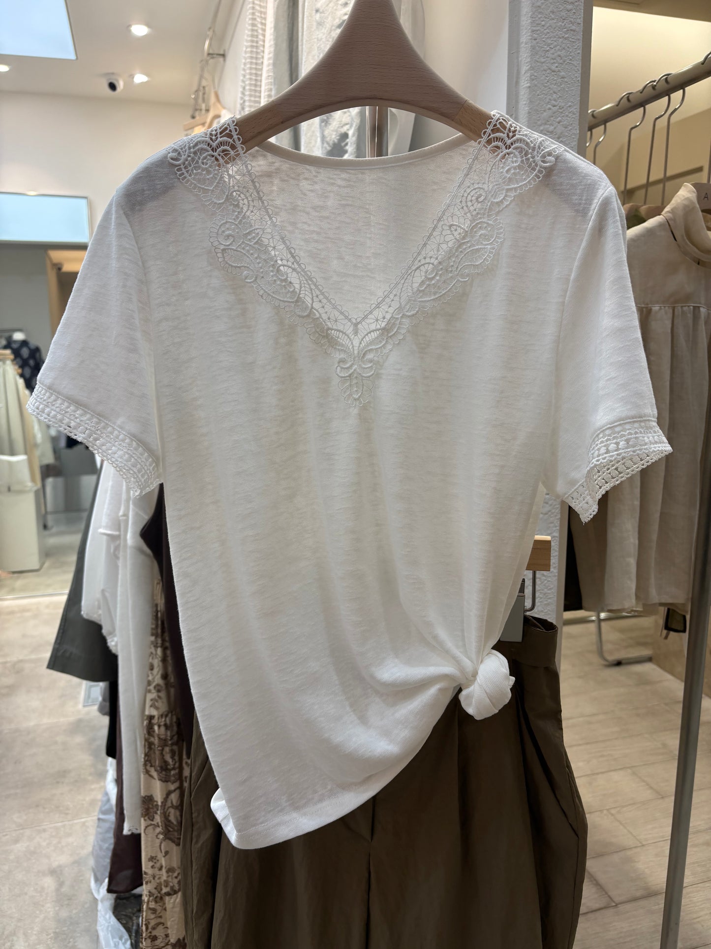 Embroidery v neck tee #00802
