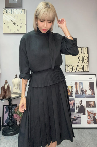 Stand tie collar blouse