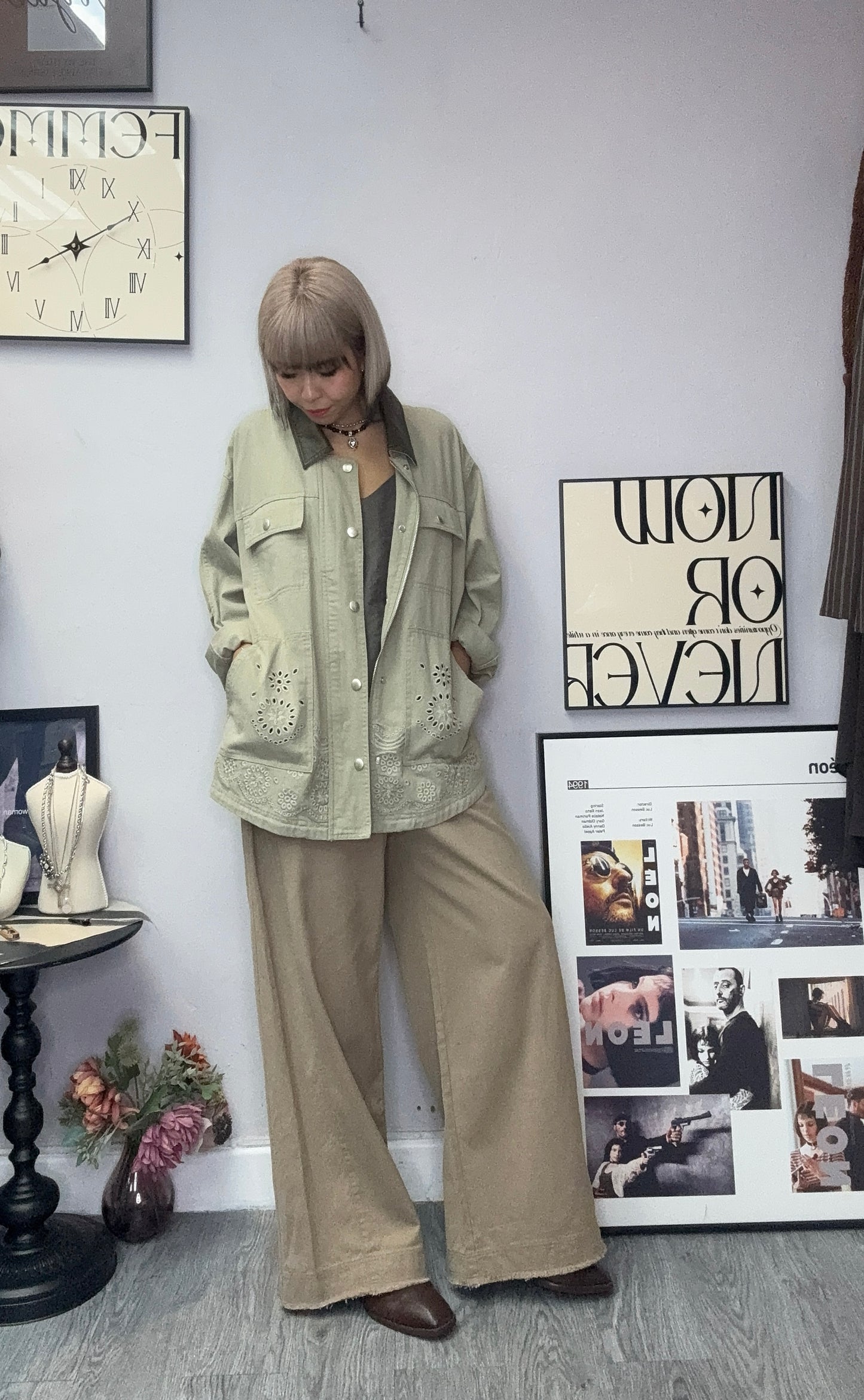 Embroidery hem zip jacket