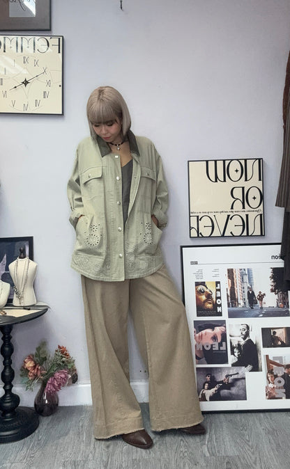 Embroidery hem zip jacket