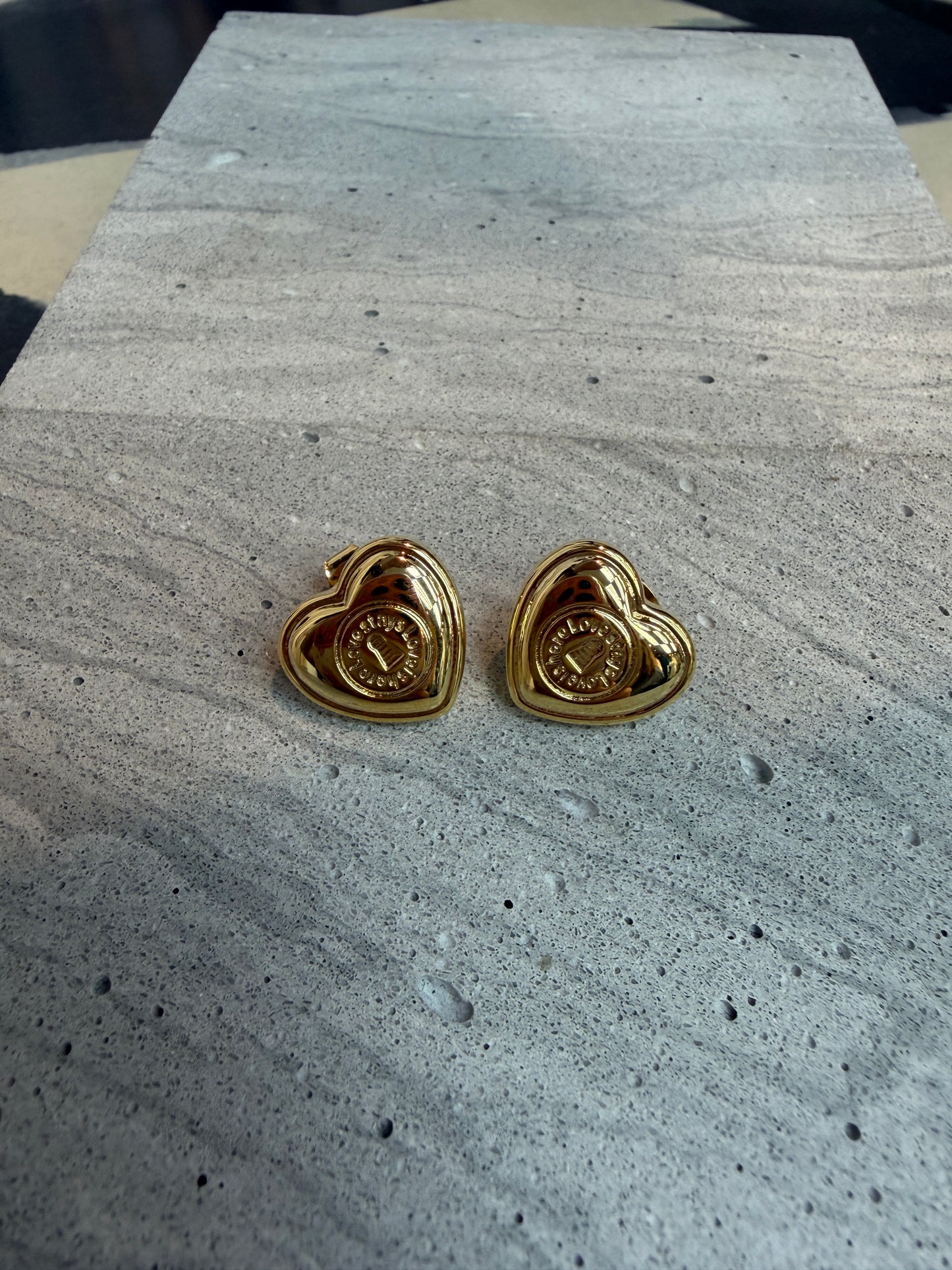 Heart shaped carved pattern earrings