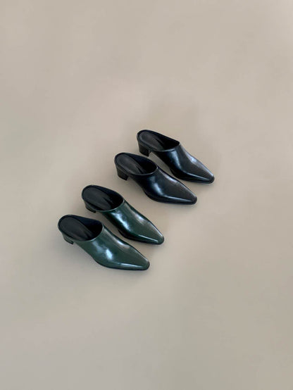 Closed-toe sandals