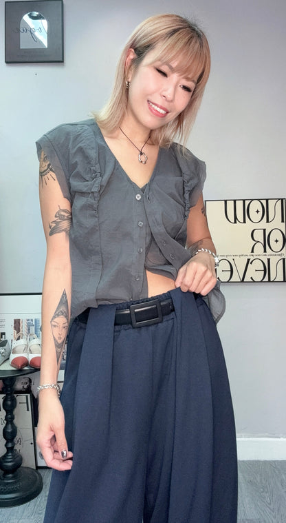 Front pleated sleeveless shirt #00681