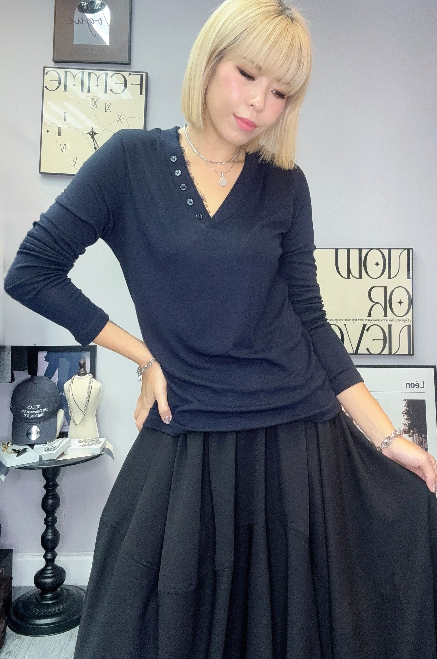 (Must have)Lace v neck long sleeves top