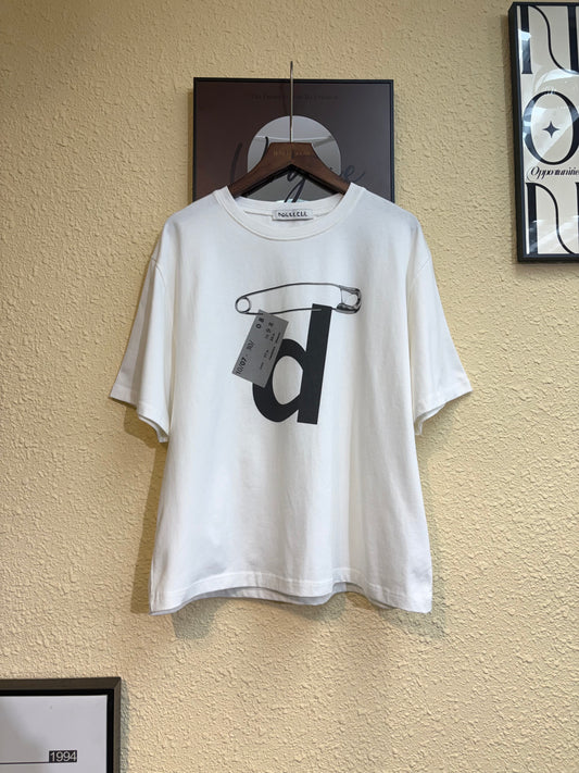 Buckle pin tee #00913