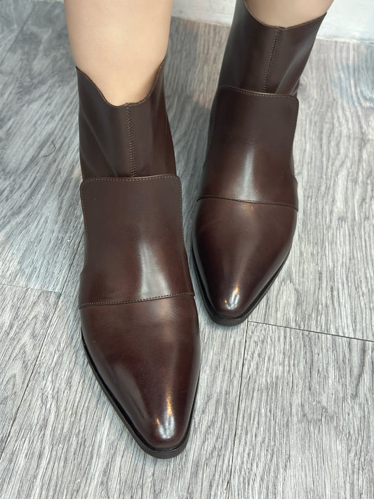 Pointy back zip short boot