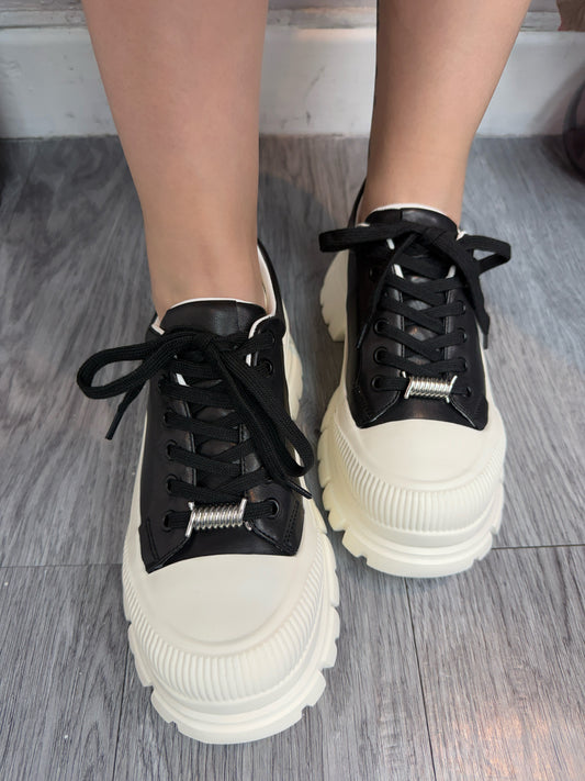 Silver hook leather shoes