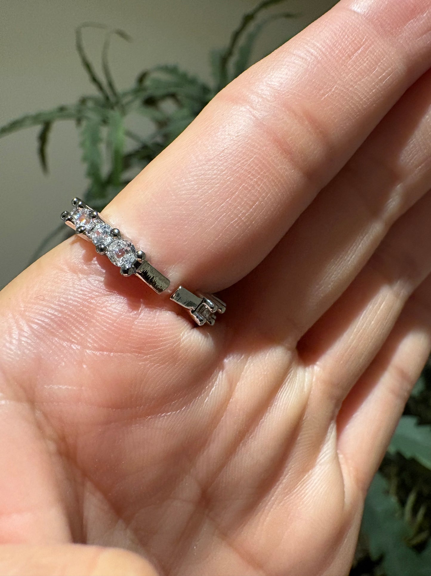 Star shape ring (Swarovski Elements )